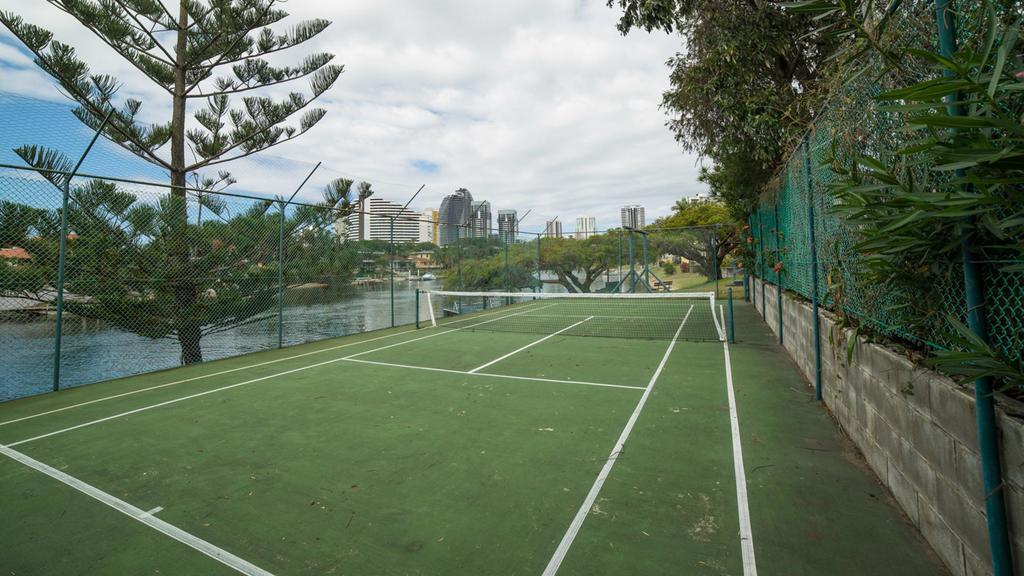 Jadon Place Holiday Apartments Gold Coast Exterior photo